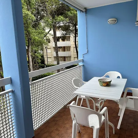 Beachside Retreat For Families With Parking Apartment