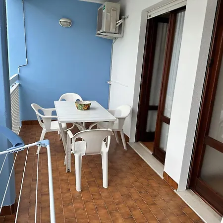 Apartment Beachside Retreat For Families With Parking