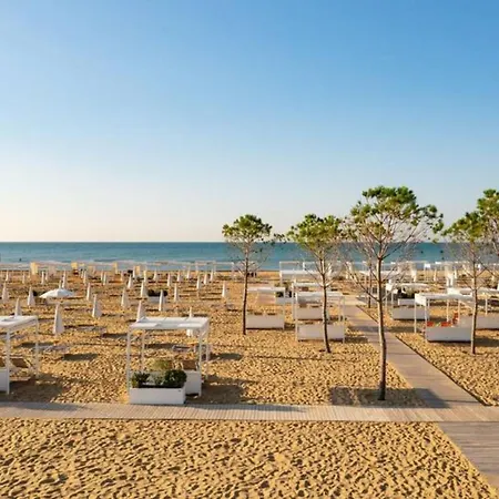 Beachside Retreat For Families With Parking Bibione