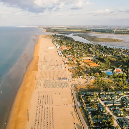 Beachside Retreat For Families With Parking Apartment *