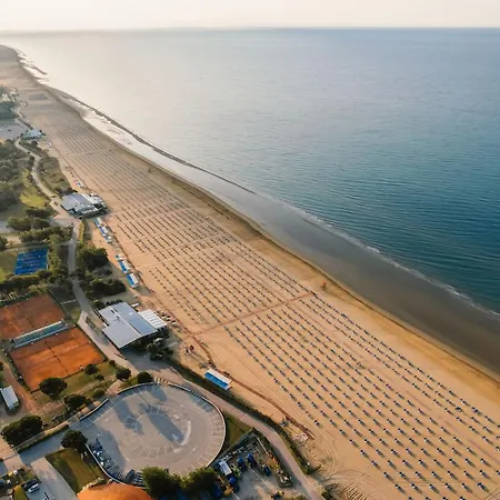 Beachside Retreat For Families With Parking * Bibione